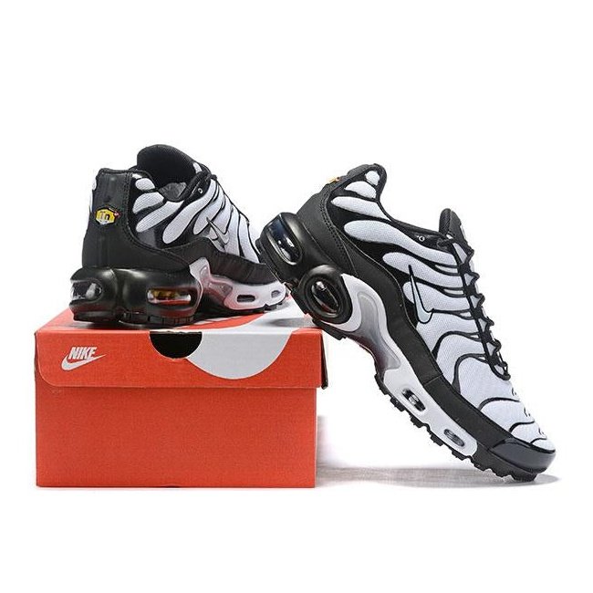 NIKE AIR MAX PLUS TN OREO WHITE