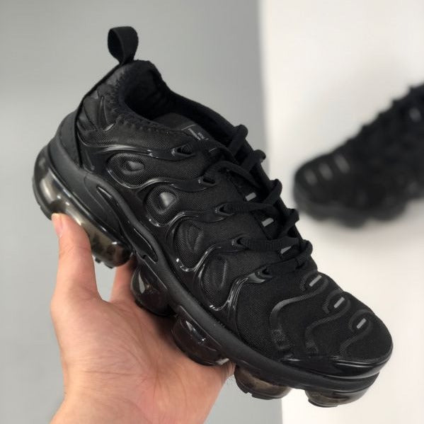 NIKE VAPORMAX PLUS ALL BLACK