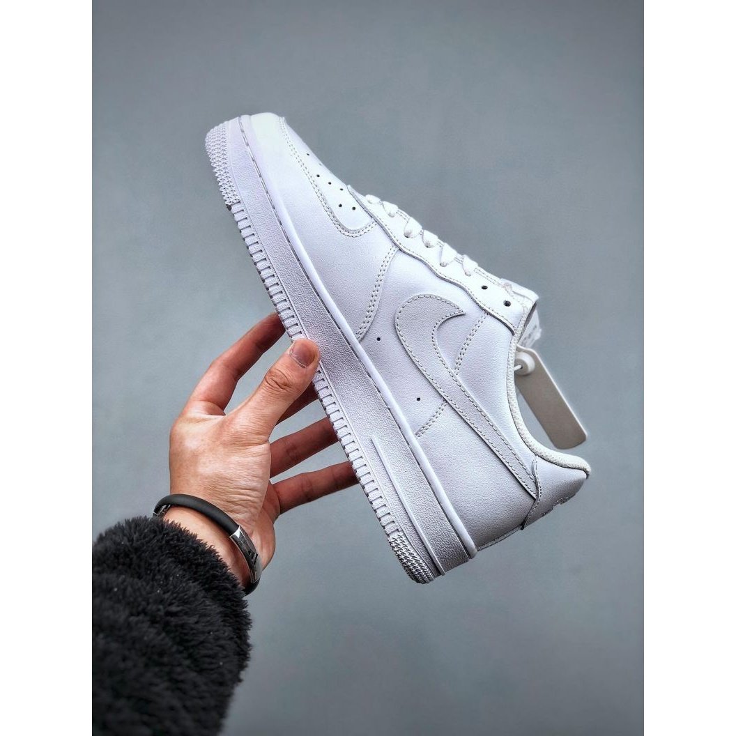 NIKE AIR FORCE 1 TRIPLE WHITE