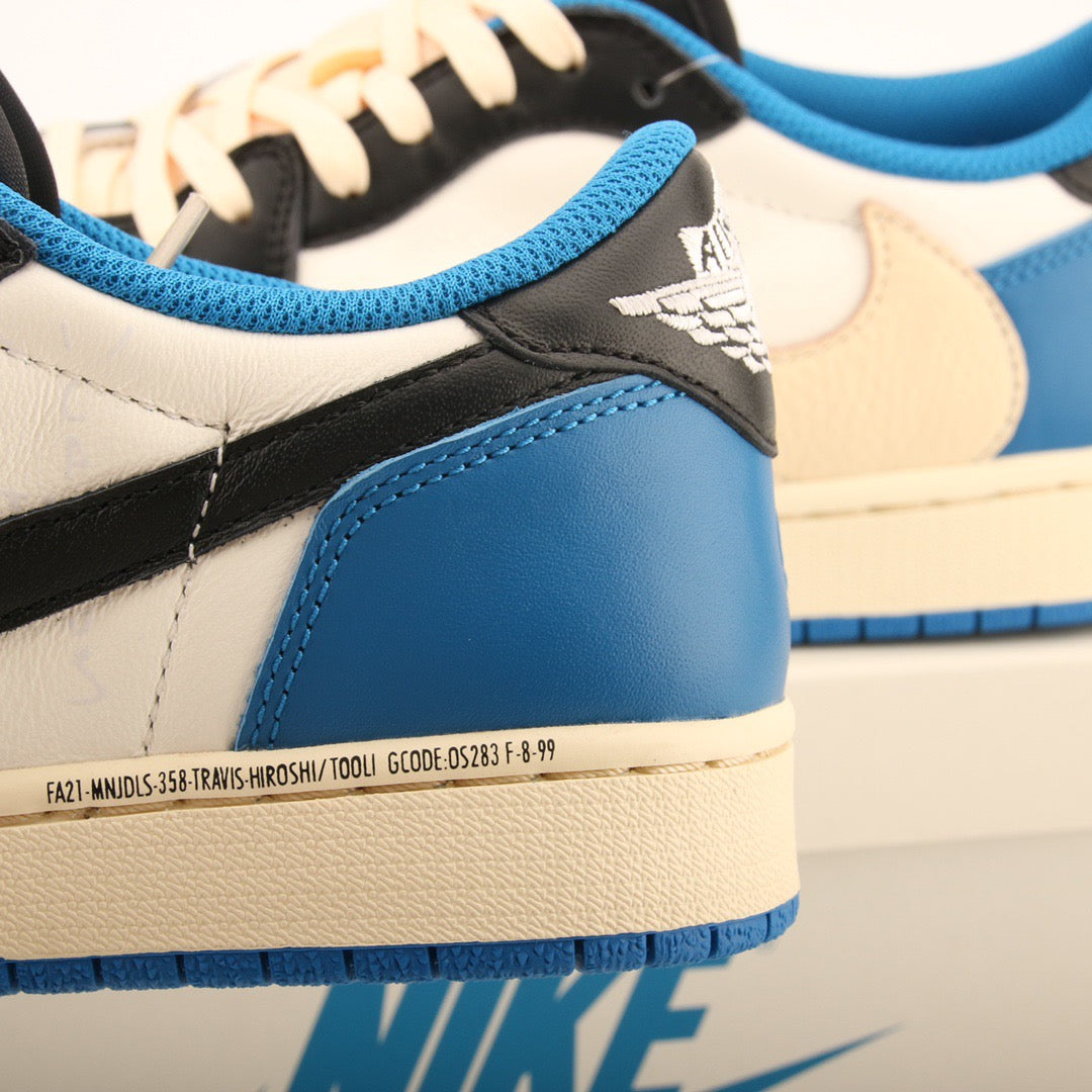 NIKE AIR JORDAN 1 LOW x TRAVIS SCOTT FRAGMENT