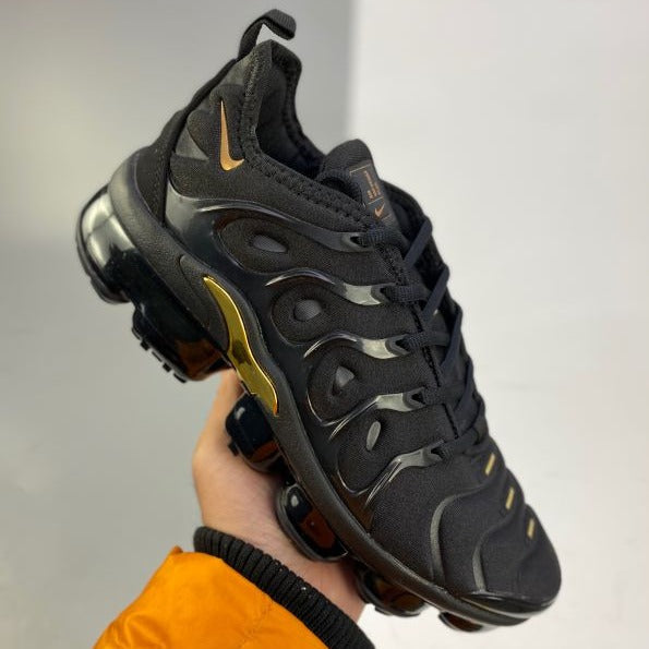 NIKE VAPORMAX PLUS GOLDEN BLACK