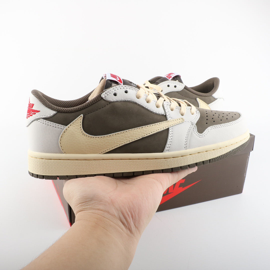 NIKE AIR JORDAN 1 LOW x TRAVIS SCOTT MOCHA