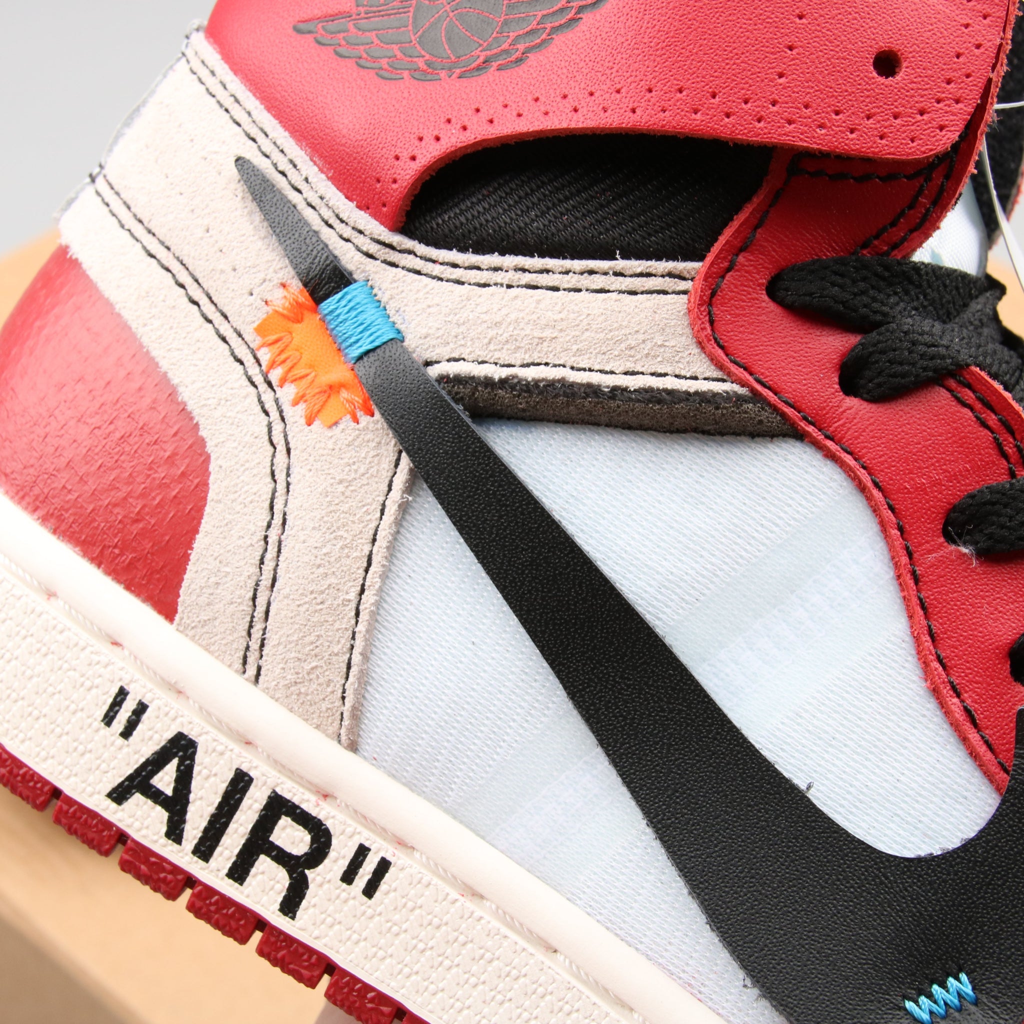 AIR JORDAN 1 RETRO HIGH CHICAGO x OFF WHITE