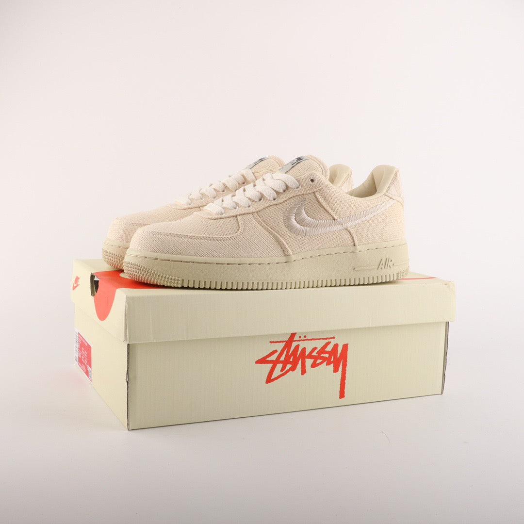 NIKE AIR FORCE 1 x STUSSY FOSSIL