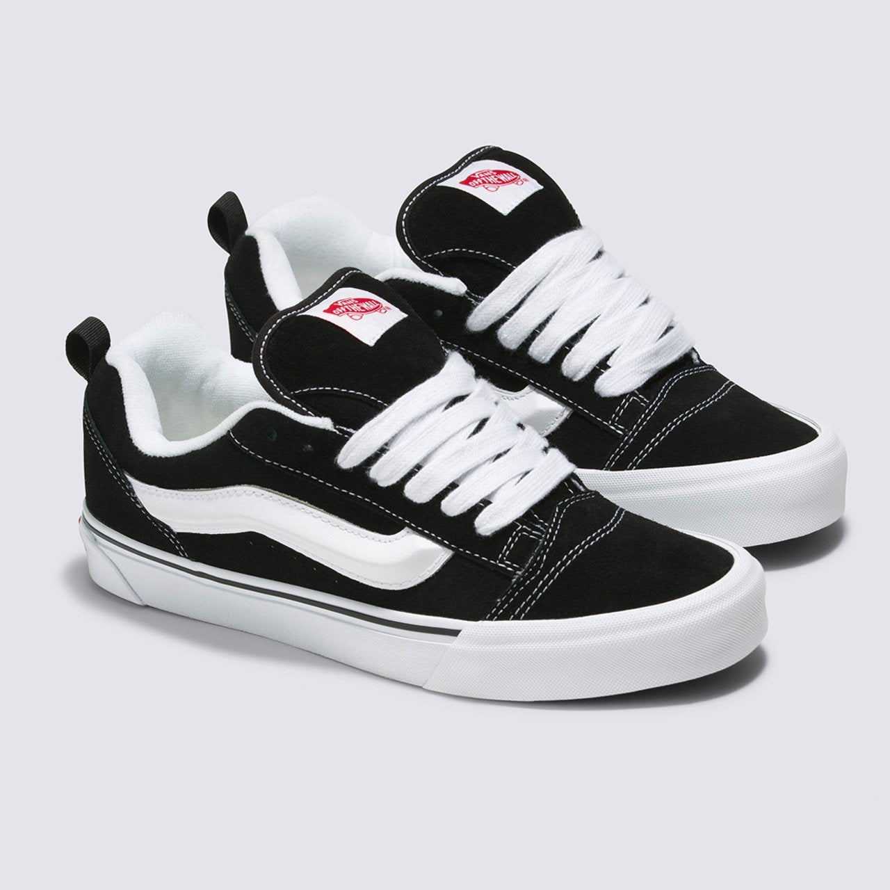 KNU SKOOL BLACK TRUE WHITE