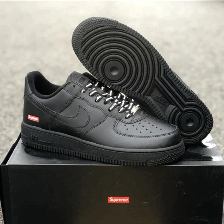 NIKE AIR FORCE 1 TRIPLE BLACK x SUPREME