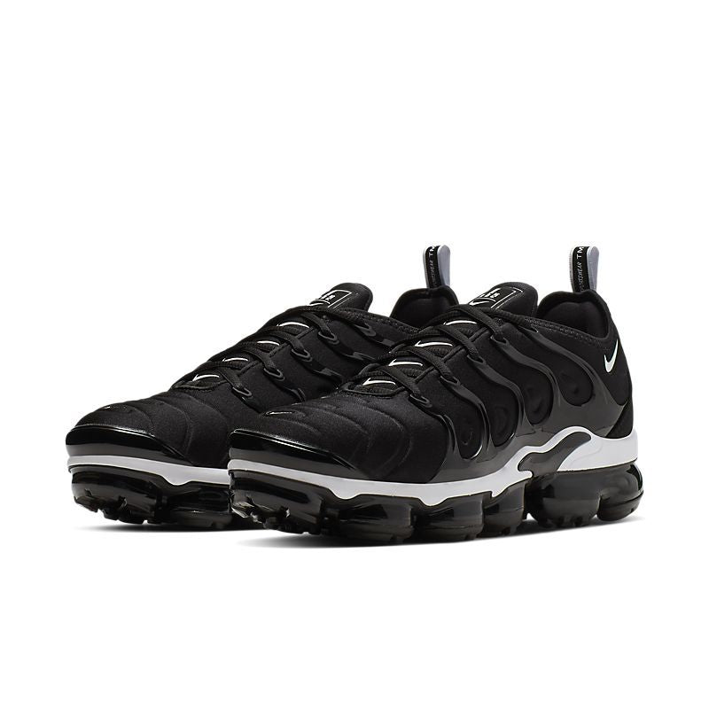 NIKE VAPORMAX PLUS BLACK/WHITE