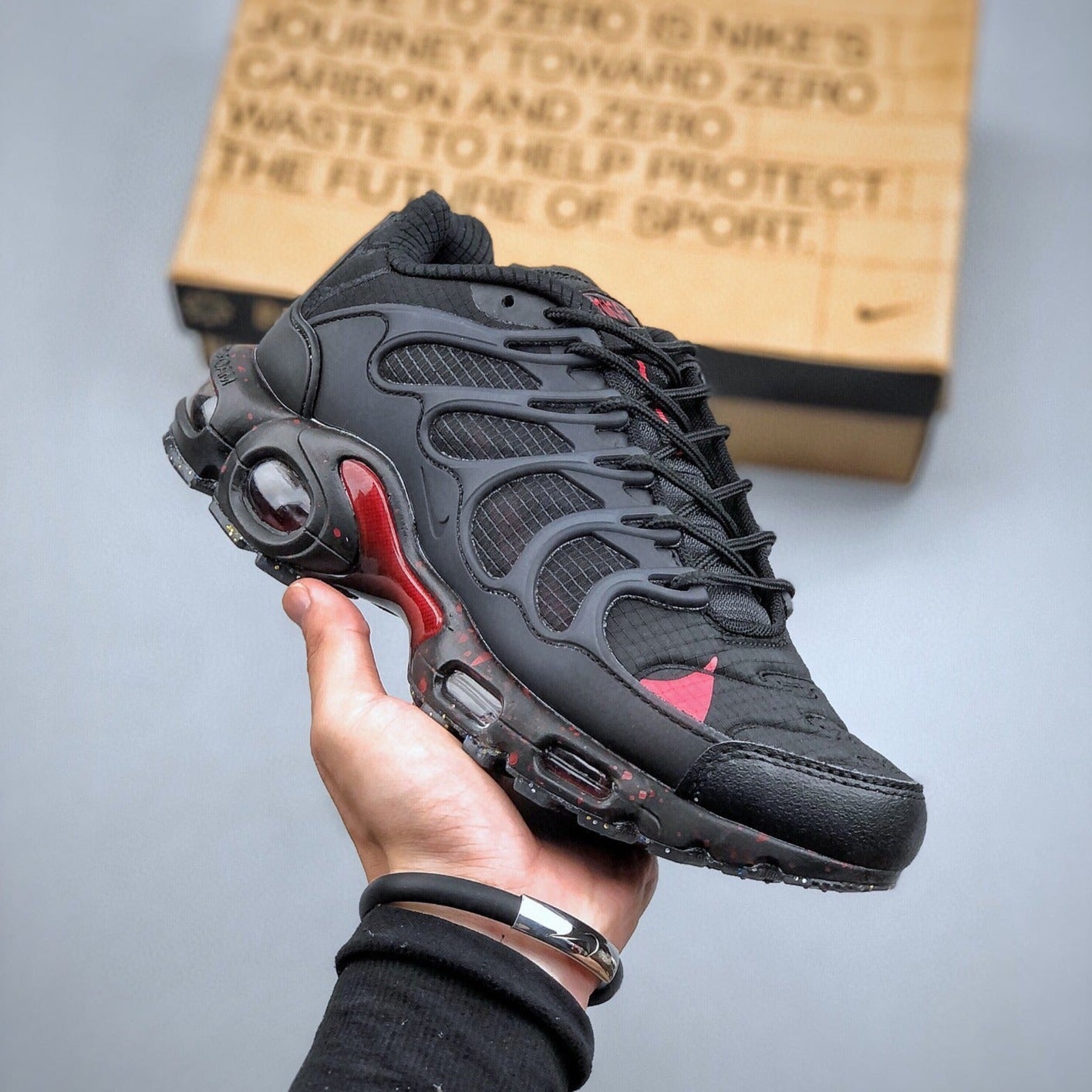 NIKE AIR MAX TERRASCAPE PLUS BLACK RED