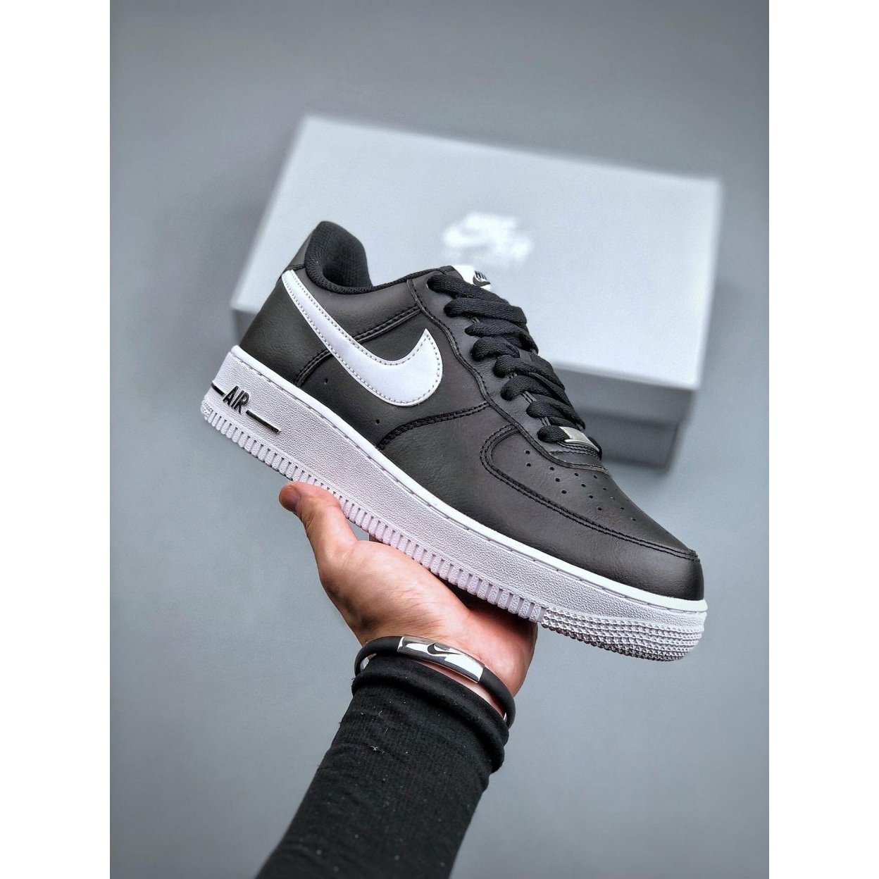 NIKE AIR FORCE 1 BLACK WHITE