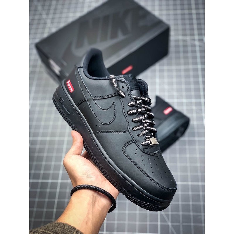 NIKE AIR FORCE 1 TRIPLE BLACK x SUPREME