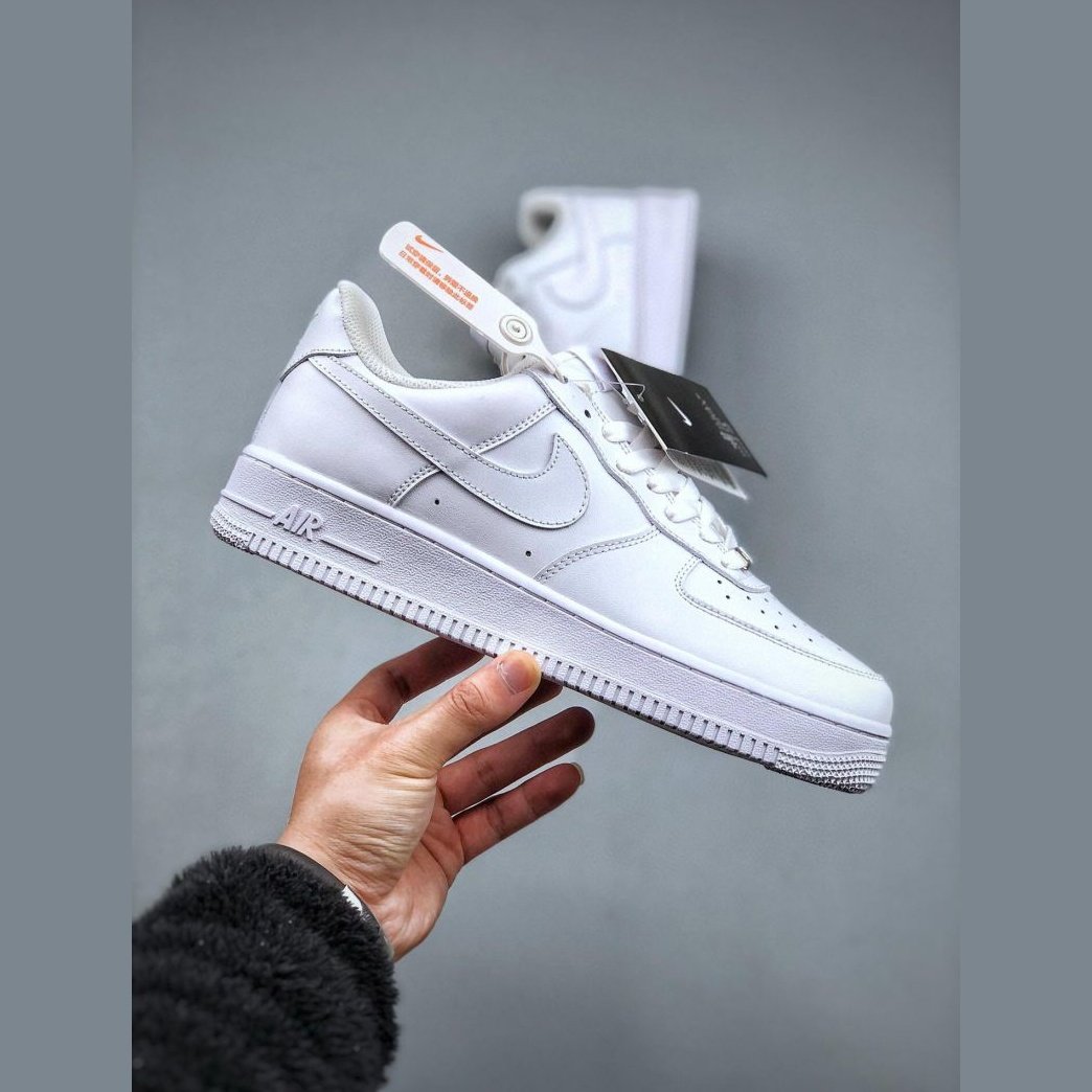 NIKE AIR FORCE 1 TRIPLE WHITE